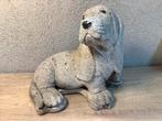 Stenen tuinbeeld van een basset hond, Ophalen of Verzenden, Gebruikt, Steen