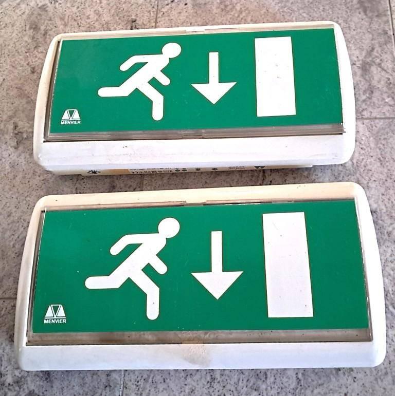 2 VLUCHTWEG NOODVERLICHTINGEN VOOR TL.LAMP., Ophalen of Verzenden, Gebruikt, Overige typen