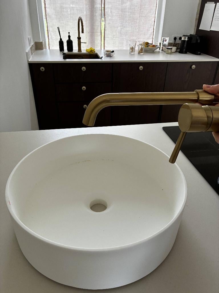 Witte waskom | geborsteld gouden inbouwkraan 27cm + plug, Ophalen, Nieuw, Wastafel