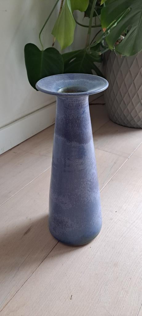 Gubbels Helden hoge blauwe vaas vintage, Blauw, Aardewerk of Porselein, Ophalen of Verzenden, Zo goed als nieuw