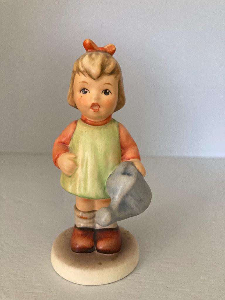 Hummeltje 'Muss noch giessen', Verzamelen, Beelden en Beeldjes, Ophalen of Verzenden, Zo goed als nieuw, Hummel