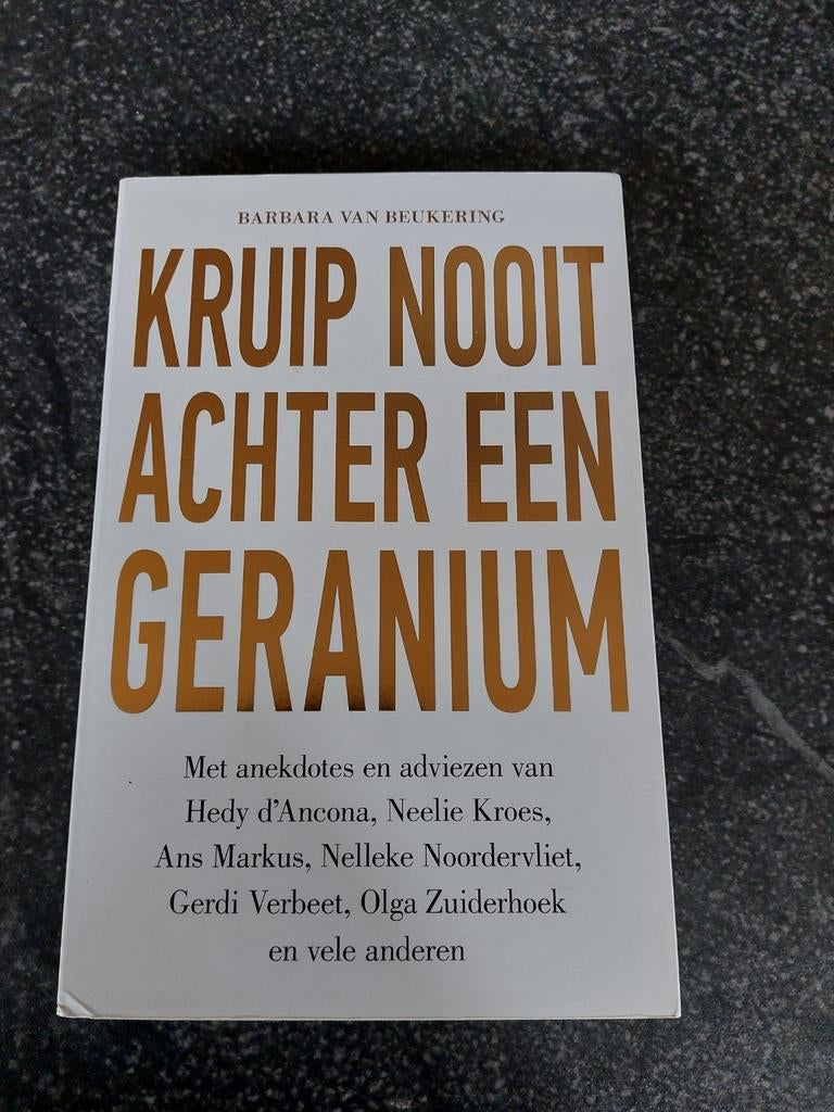 Kruip nooit achter een geranium - Barbara van Beukering, Boeken, Ophalen of Verzenden, Gelezen, Barbara van Beukering