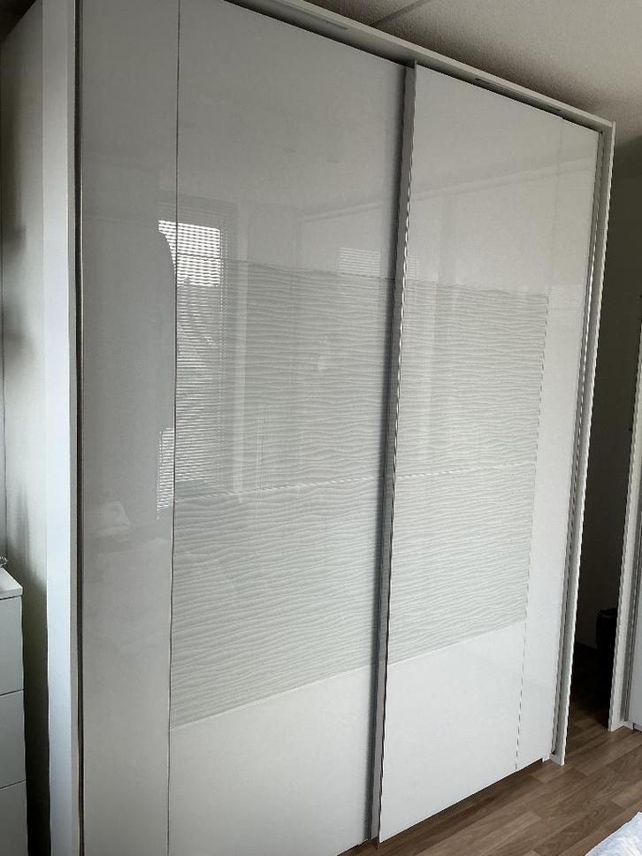 Grote linnenkast met schuifdeuren en LED verlichting, Huis en Inrichting, Kasten | Kledingkasten, Gebruikt, 200 cm of meer, 150 tot 200 cm