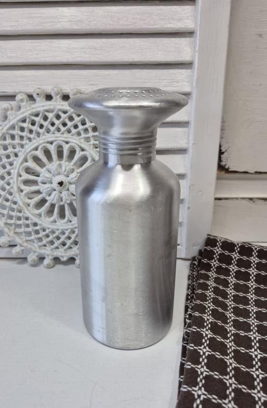 Aluminium vintage zoutstrooier, Huis en Inrichting, Keuken | Keukenbenodigdheden, Ophalen of Verzenden, ., ., .