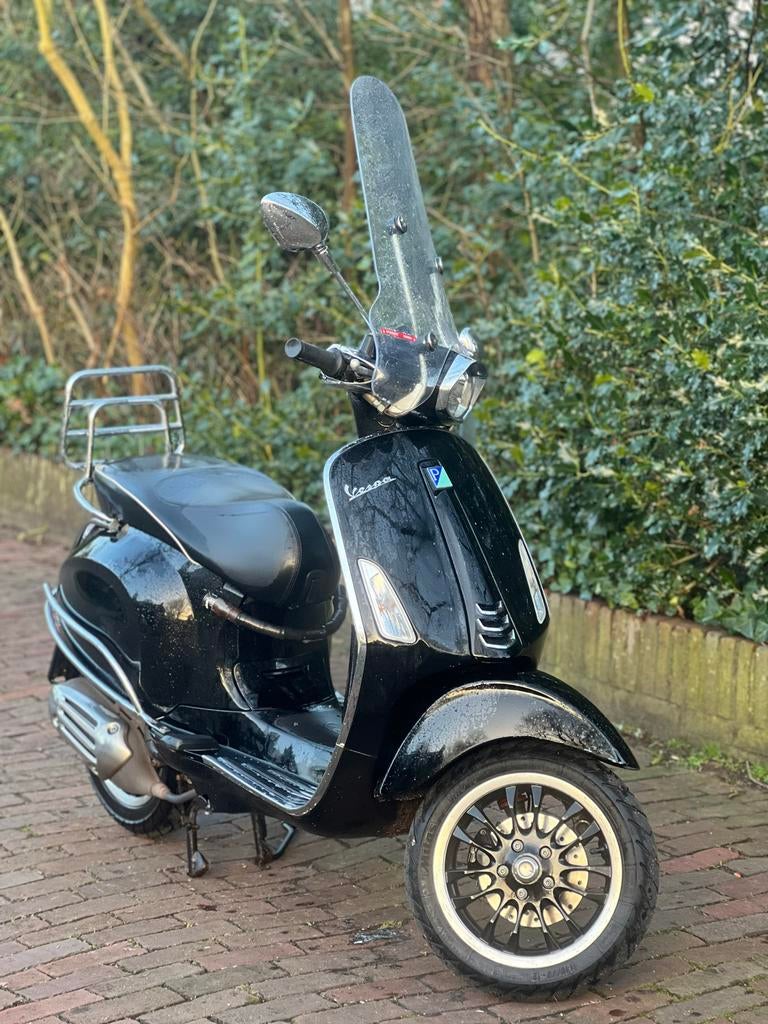Vespa Sprint Snorfiets Zwart, Fietsen en Brommers, Snorfietsen en Snorscooters, Ophalen, Zo goed als nieuw, Benzine, Vespa