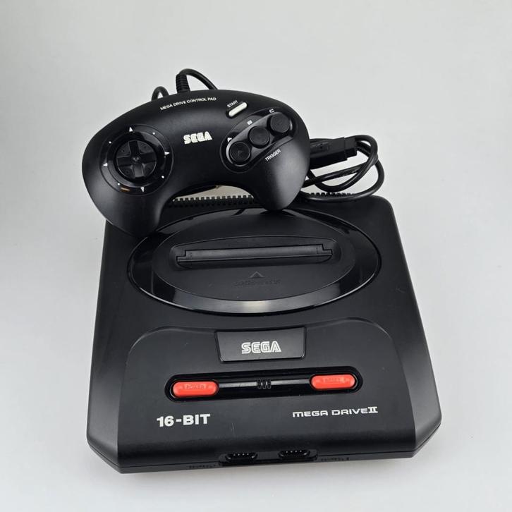 Sega Mega Drive 2 Inclusief Controller, Spelcomputers en Games, Spelcomputers | Sony PlayStation 1, Zo goed als nieuw