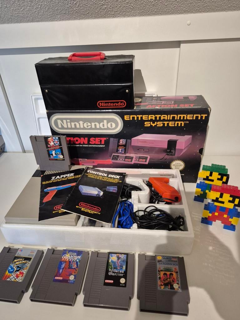 Nintendo Entertainment Set CIB met spellen, Ophalen of Verzenden, Zo goed als nieuw, Met 2 controllers, Met zapper/pistool