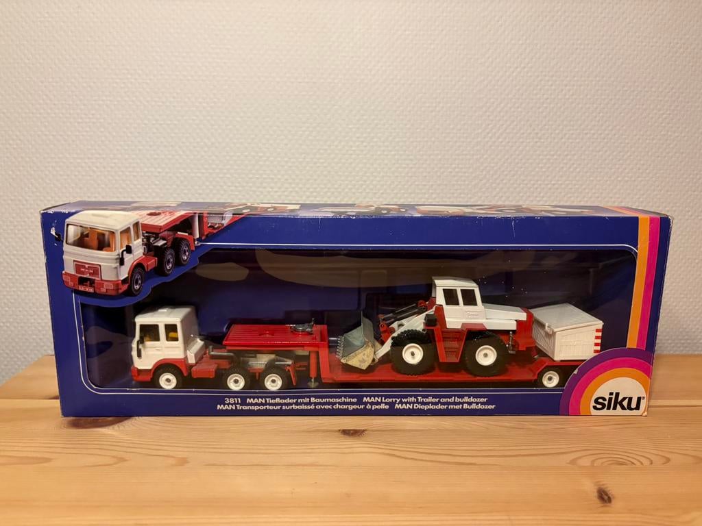 Siku 3811 dieplader man met shovel, Hobby en Vrije tijd, Modelauto's | 1:50, Ophalen of Verzenden, Zo goed als nieuw, Bus of Vrachtwagen