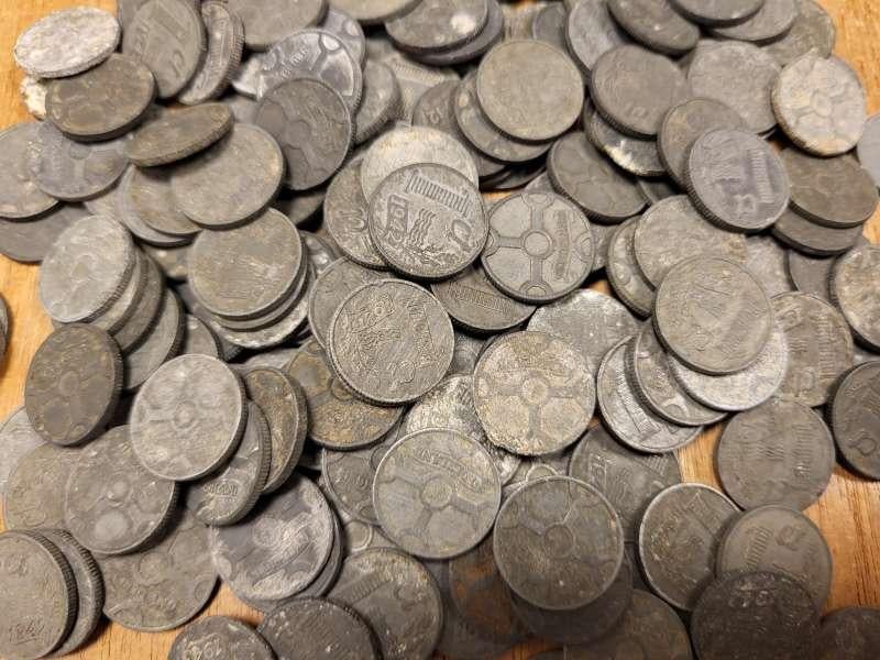 Lot 25 stuks centen zink – uit oorlogstijd