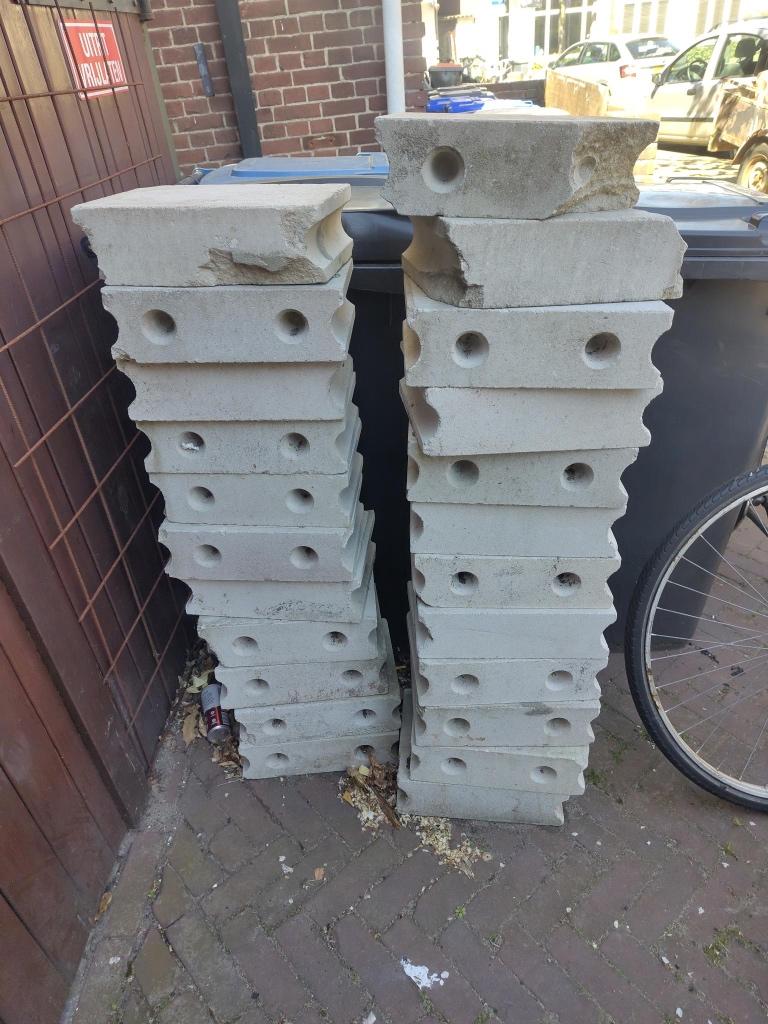 23x Kalkzandsteen metselblok M100/240 327 x 100 x 240 (mm), Ophalen, Zo goed als nieuw, Kalkzandstenen