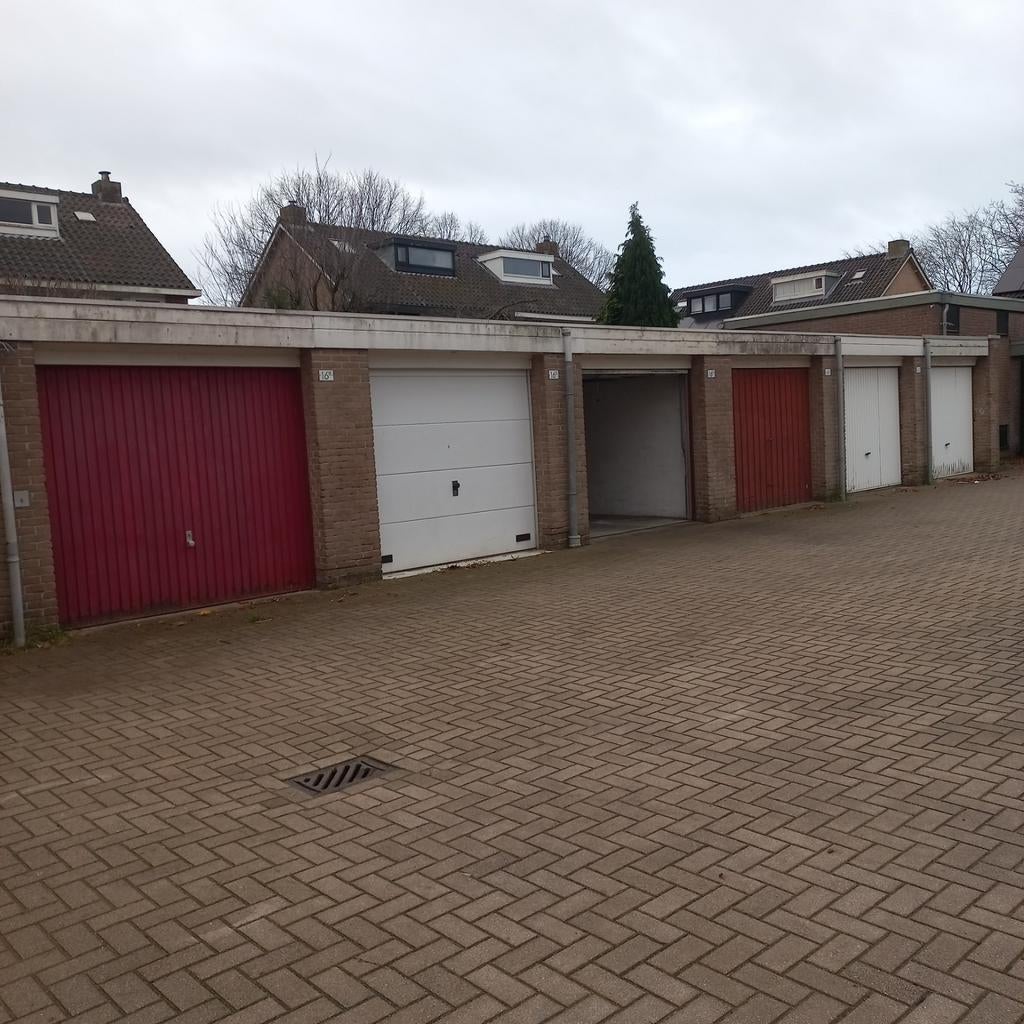 TE HUUR GARAGEBOX BARENDRECHT.