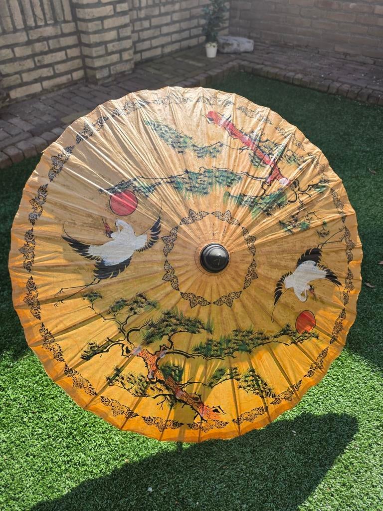Oosterse decoratieve parasol met kraanvogels, Huis en Inrichting, Woonaccessoires | Overige, Ophalen, Gebruikt, Oosters, Natuurlijk materiaal