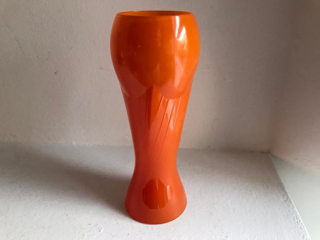 Vaasje oranje glas art deco, Antiek en Kunst, Antiek | Glas en Kristal, Ophalen of Verzenden