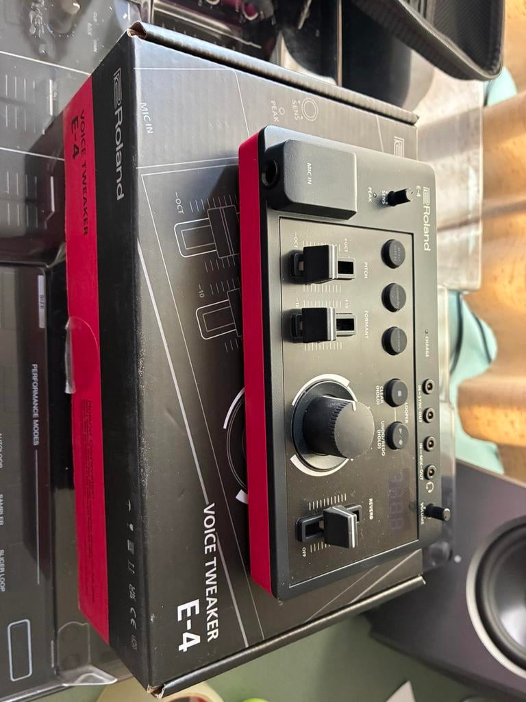 ROLAND E-4 AIRA, Ophalen of Verzenden, Zo goed als nieuw, 61 toetsen, Roland