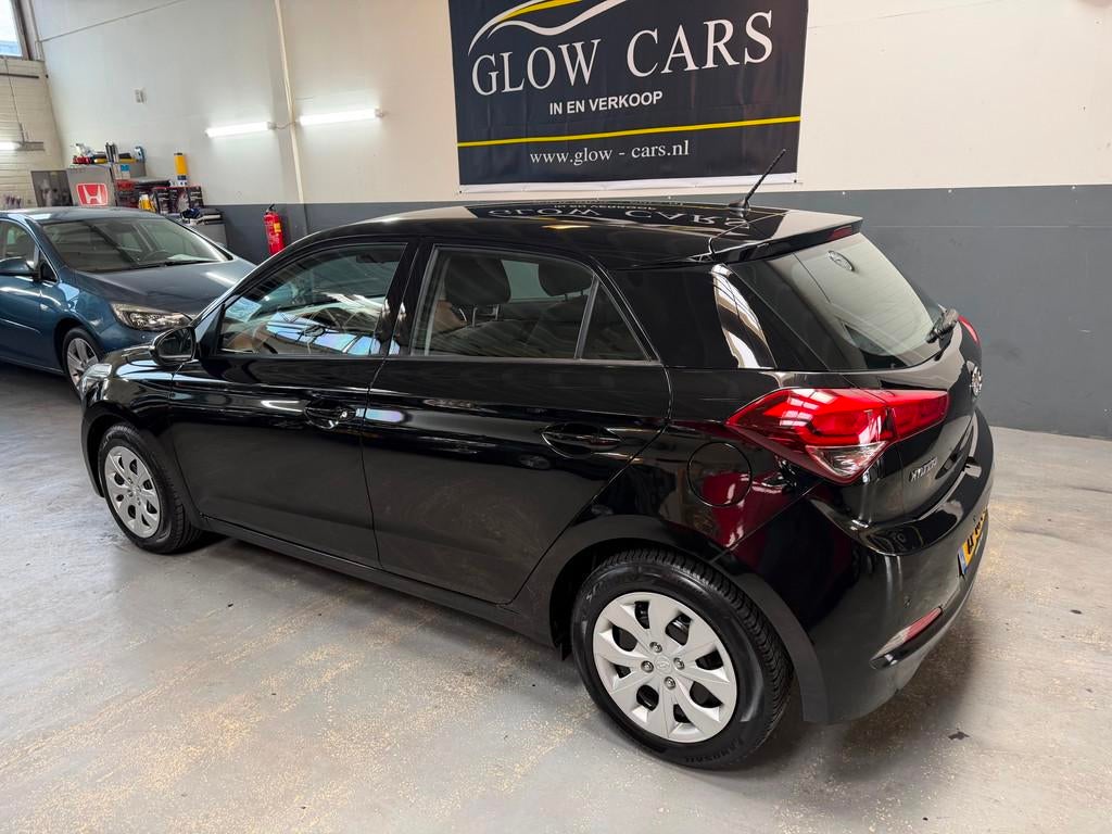 Hyundai I20 1.2 HP i-Motion |AIRCO|EL.RAMEN | CRUISE| PDC| I, Auto's, 4 cilinders, Zwart, Bedrijf, Handgeschakeld