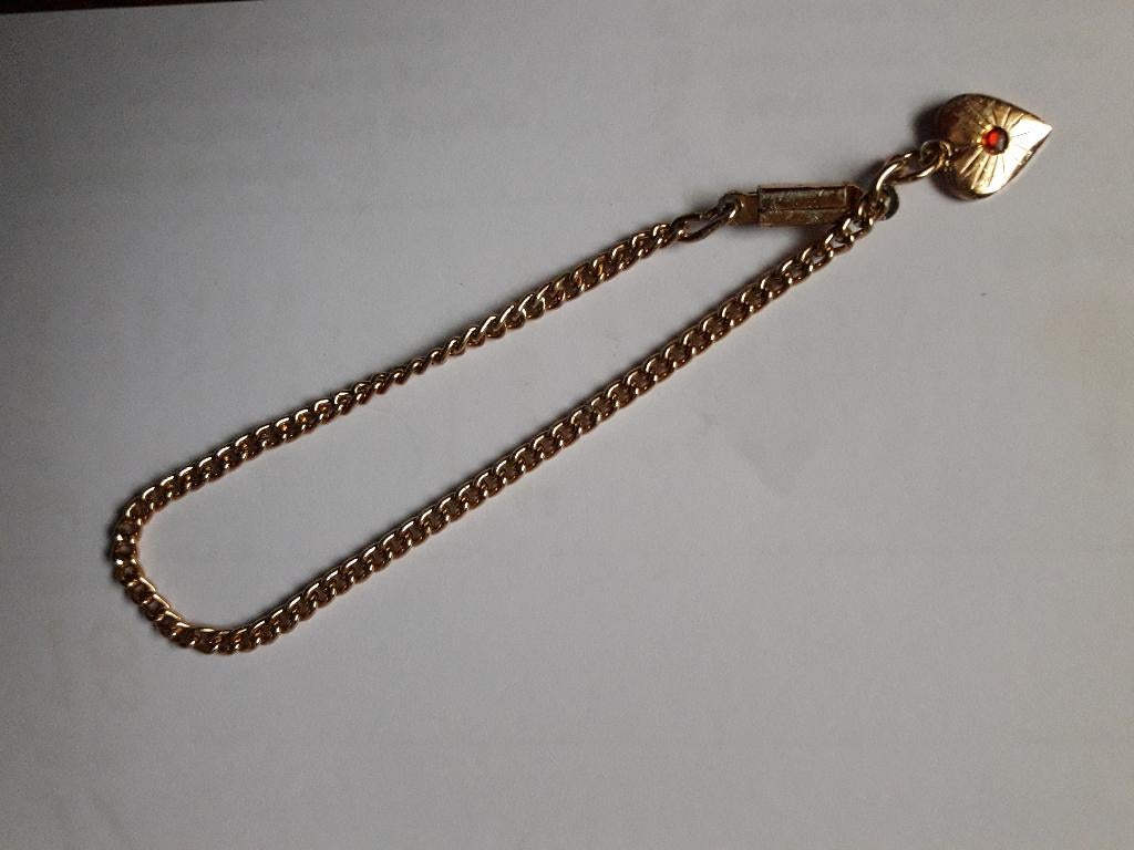 armband met hart met rood steentje, Sieraden, Tassen en Uiterlijk, Armbanden, Ophalen of Verzenden, Nieuw, Goud, Overige materialen