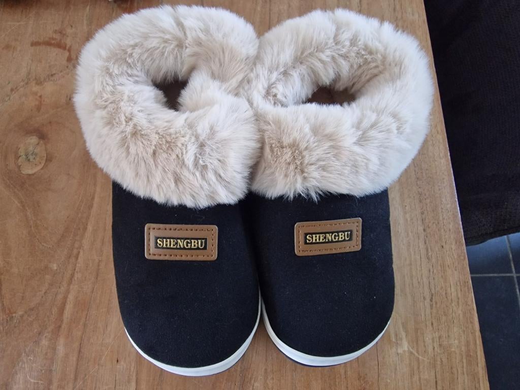 Sloffen nieuw maat 38/39, Ophalen, Nieuw, Pantoffels of Sloffen