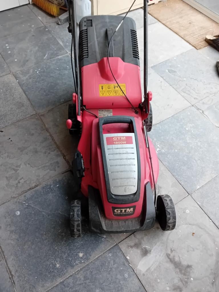 GTM proffesional 1800 watt, Ophalen, Gebruikt, Elektrische grasmaaier, GTM Professional