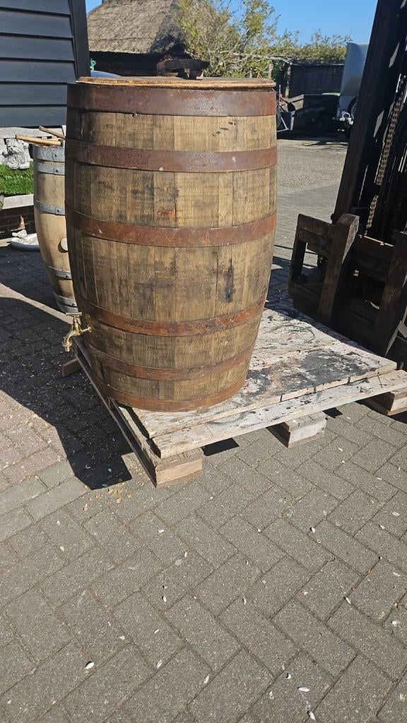 Regenton van houten wijnvat met kraan, Tuin en Terras, Regentonnen, Gebruikt, Met kraantje, 150 liter of meer, Ophalen of Verzenden