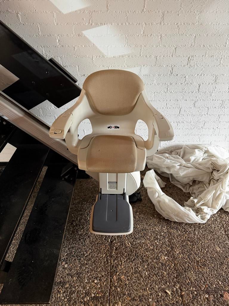 Traplift 14 treden, Diversen, Ophalen, Gebruikt, Recht