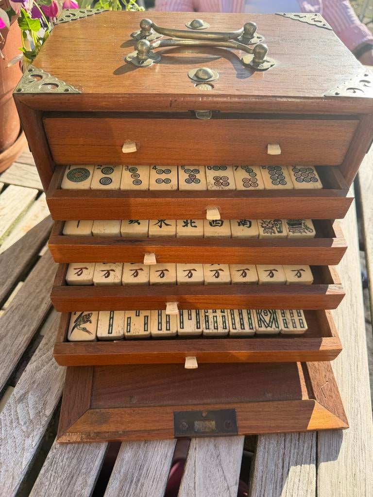 Uniek Antiek Mahjong Spel in Houten Kistje met Been, Een of twee spelers, Ophalen of Verzenden, Zo goed als nieuw