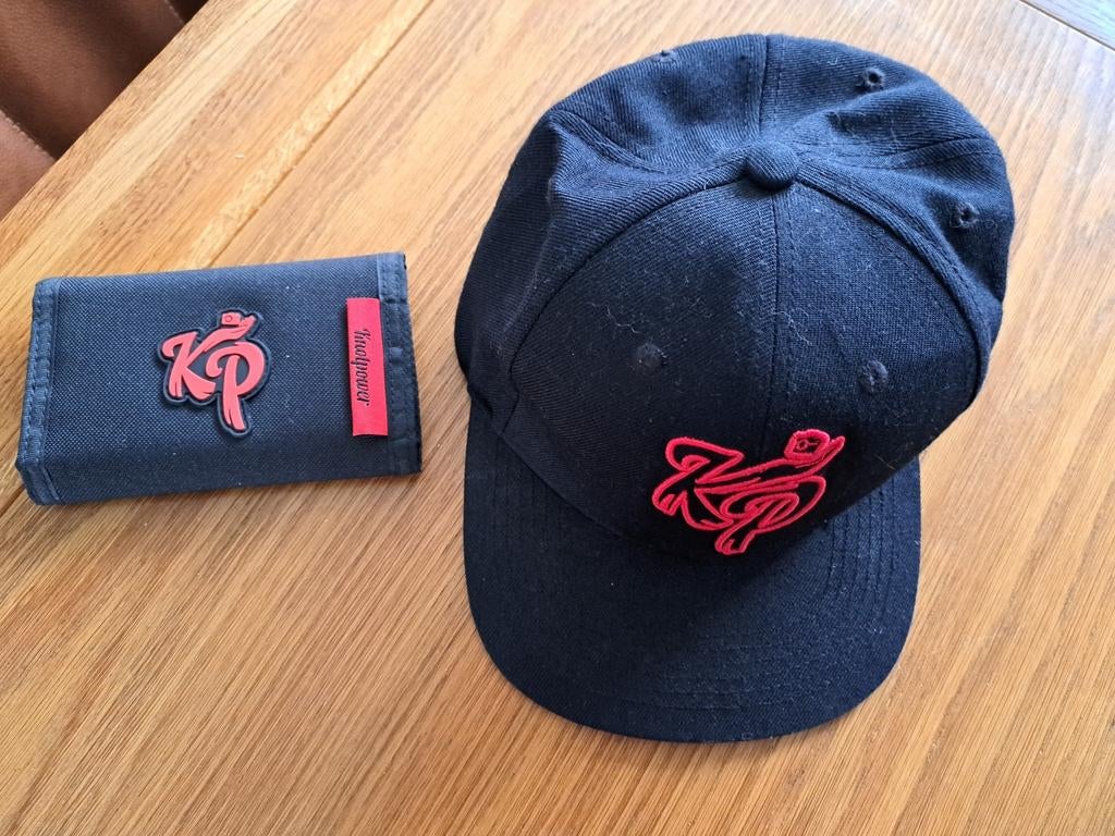 Z.g.a.n. KP knolpower PET en WALLET samen €12,50, Ophalen of Verzenden, Zo goed als nieuw, Knolpower, Pet