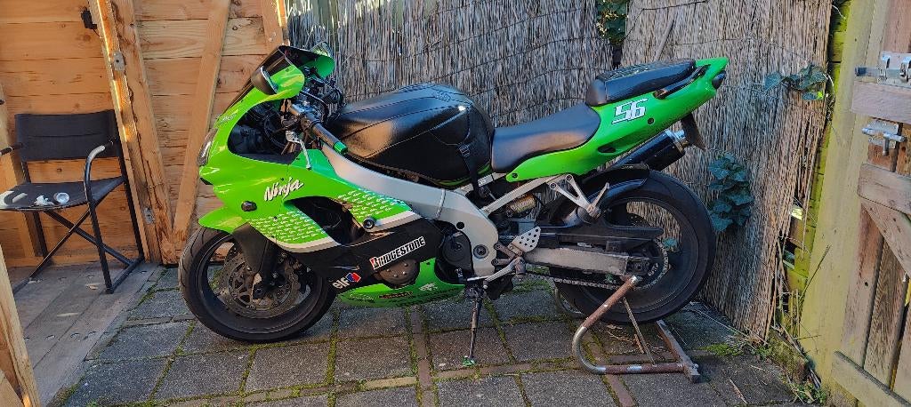 Kawasaki Zx9R ''99 (model 2000)
