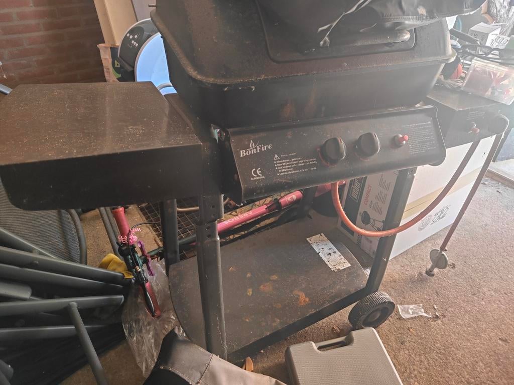 Oud ijzer! Oude gas bbq(eventueel met gasfles, leeg), Ophalen, Gebruikt