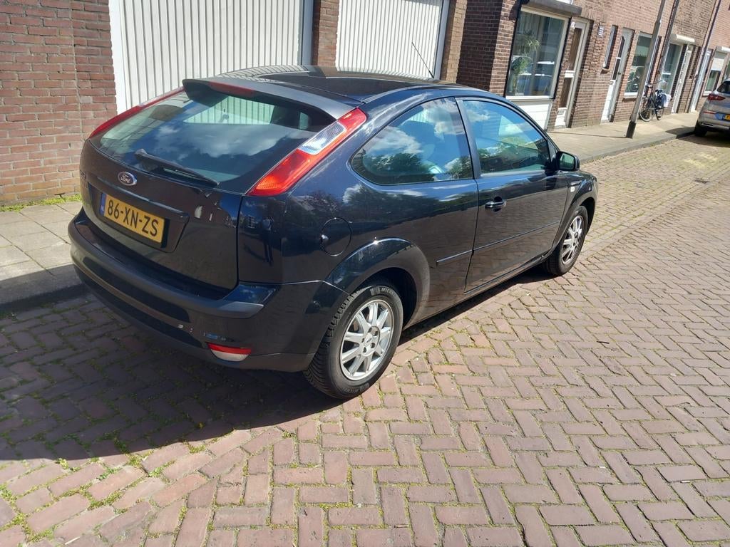 Ford Focus 1.4 in zeer goede staat., Auto's, Ford, 4 cilinders, Zwart, Handgeschakeld, Particulier