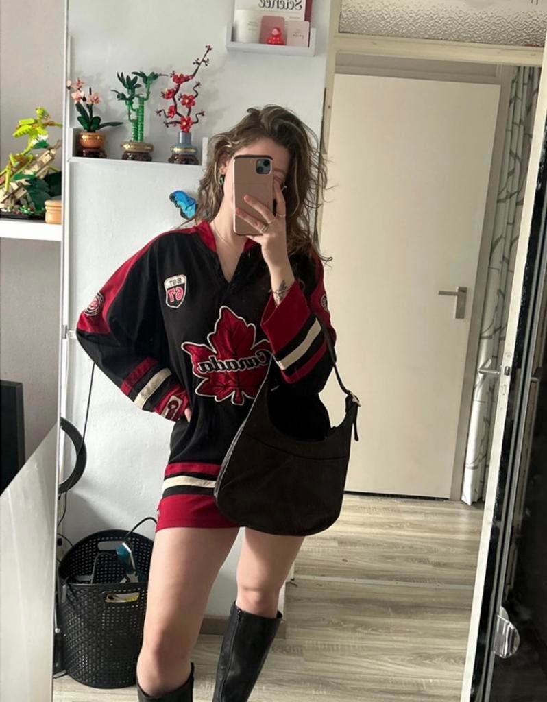 Vintage Canada ijshockey shirt zwart rood maple leaf maat S, Sport en Fitness, IJshockey, Gebruikt, Kleding, Mksneakz, Mksneakz@putlofjf