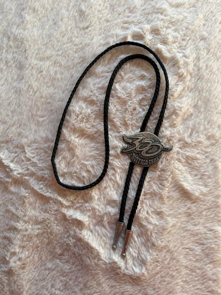 Vintage Buffalo Grill Bolo Tie 30 Years Western, Ophalen of Verzenden, Zo goed als nieuw, Zwart, Overige materialen