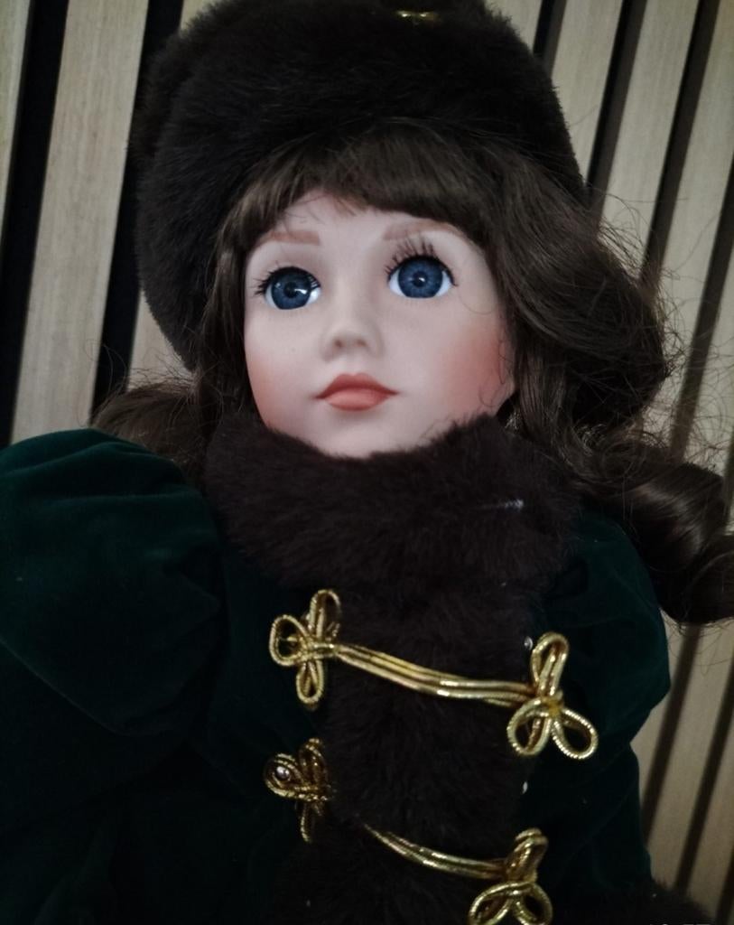 Prachtige porseleinen pop, Ophalen of Verzenden, Zo goed als nieuw, Overige typen