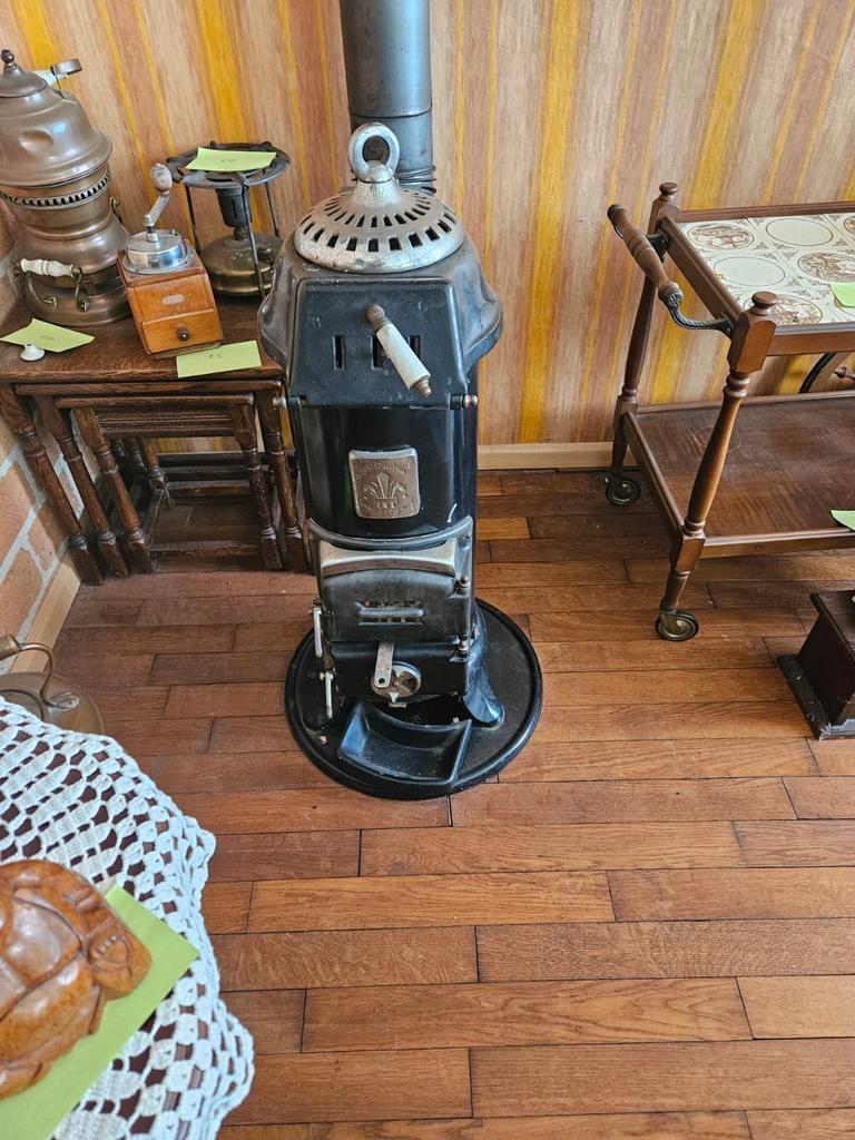 Antieke kolenkachel 'Je Brule Tout L'Hiver', Ophalen, Gebruikt, Overige brandstoffen, Vrijstaand