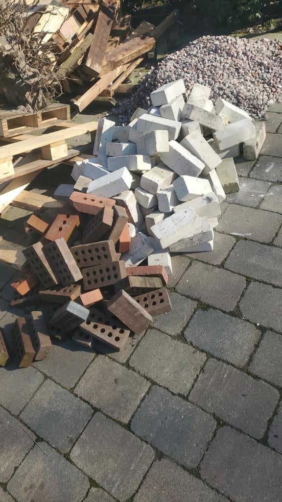 Kalkzandsteen en rode baksteen / metselsteen, Ophalen of Verzenden, Zo goed als nieuw, Bakstenen
