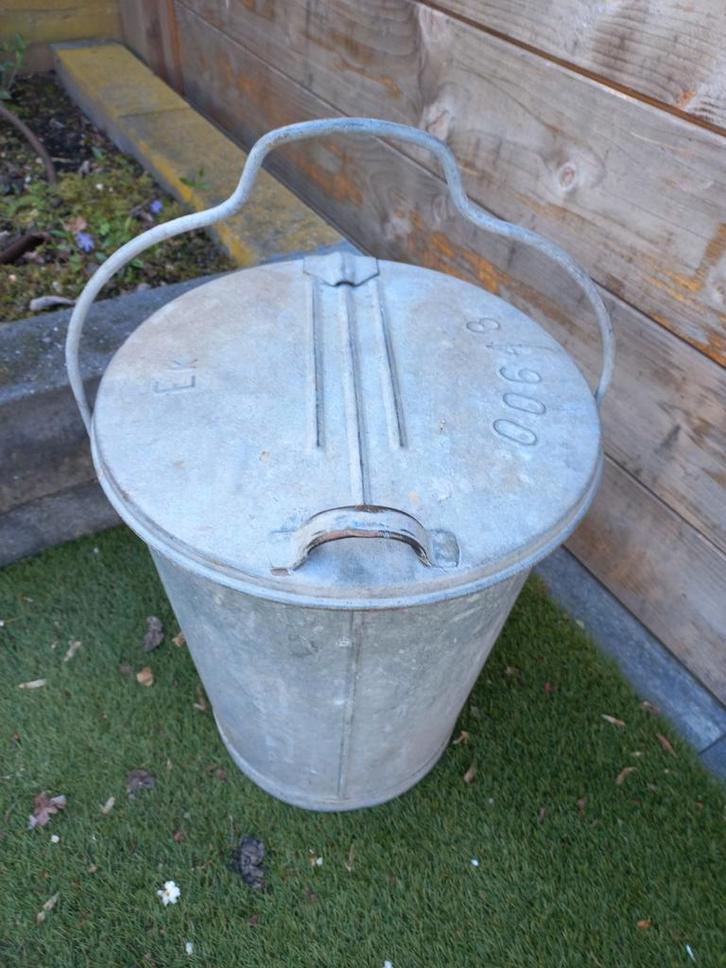 Vintage zinken vuilnisemmer met deksel, Huis en Inrichting, Woonaccessoires | Prullenbakken, Gebruikt, Metaal, 50 tot 75 cm, 20 tot 30 liter