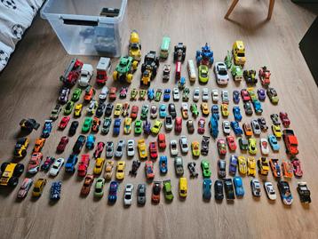 Grote verzameling speelgoedauto's beschikbaar voor biedingen