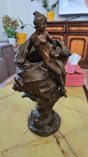 Bronzen Beeld Vrouw met Kind op Schelp beschikbaar voor biedingen