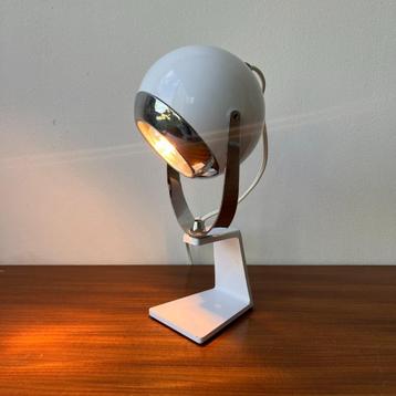 OPRUIMING Jaren 70 eyeball lamp metalen bol gietijzer voet beschikbaar voor biedingen