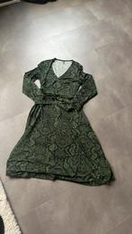 Hema jurk groen slangenprint maat m, Kleding | Dames, Jurken, Ophalen of Verzenden