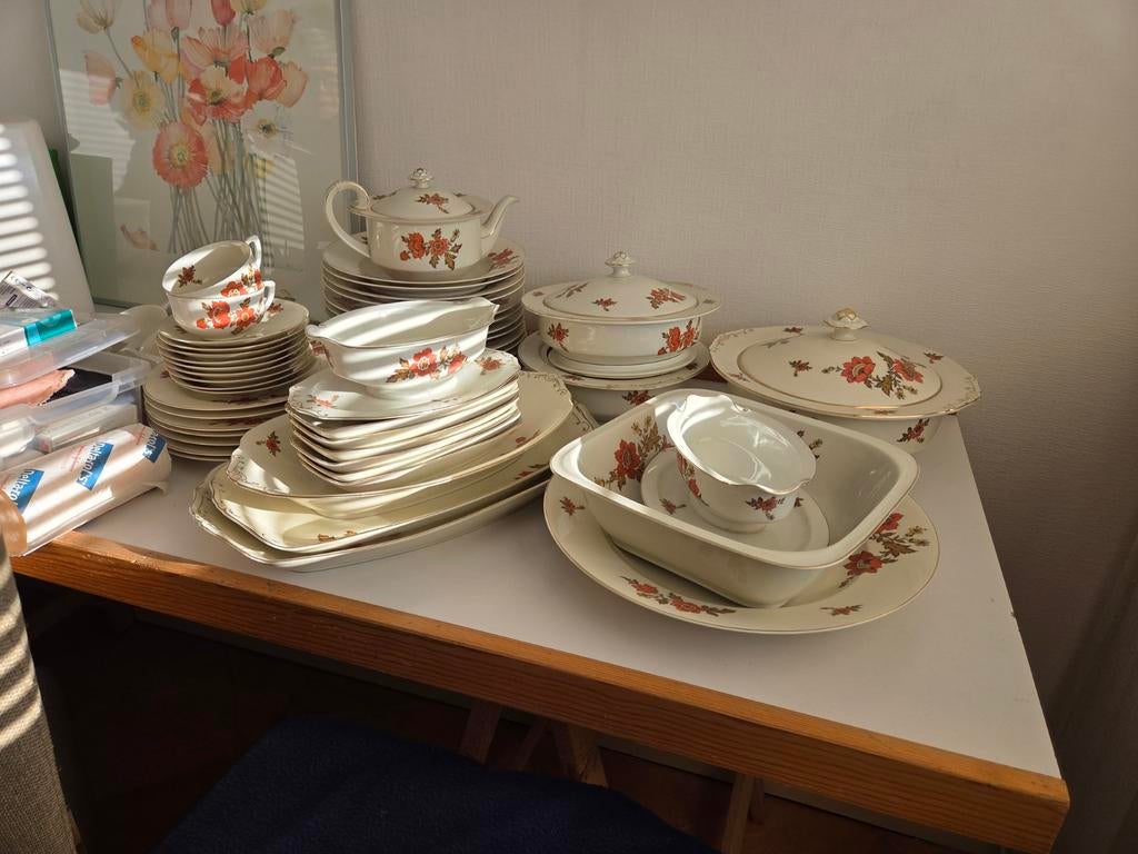 Vintage Servies met Bloemenmotief, Huis en Inrichting, Keuken | Servies, Ophalen, Gebruikt, Overige stijlen, Aardewerk
