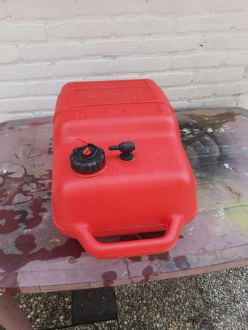 Benzine tank/brandstof tank beschikbaar voor biedingen