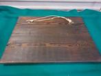 Wandbord lood met voorstelling van koets met paarden op hout, Ophalen of Verzenden