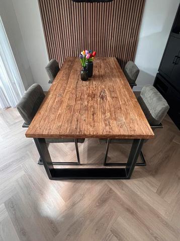 Teakhouten eettafel, industriële / landelijke stijl beschikbaar voor biedingen