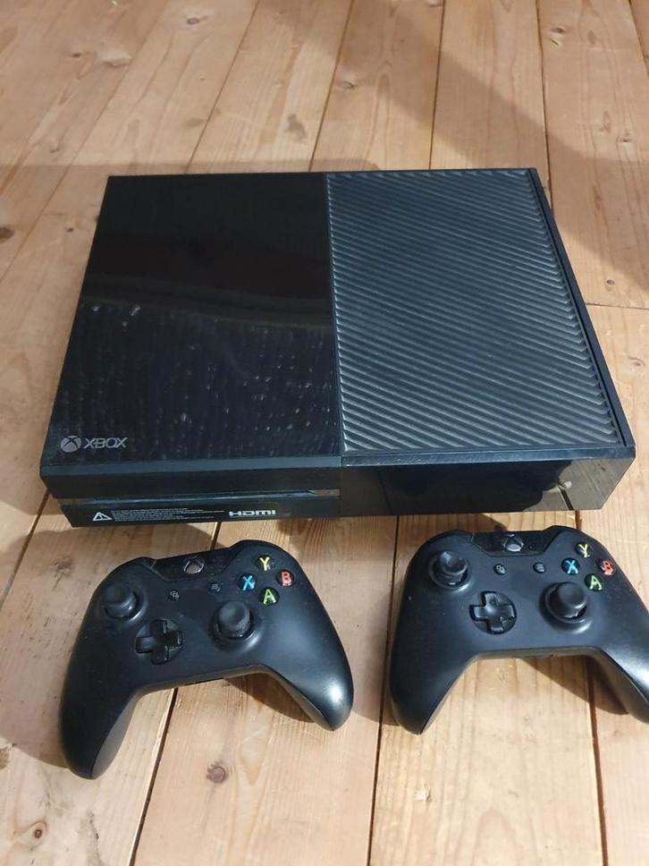 Xbox One + 4 Games, Spelcomputers en Games, Spelcomputers | Xbox One, Gebruikt, Xbox One, Met 2 controllers, Met games, Ophalen of Verzenden