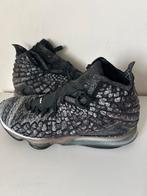 Nike LeBron Black White - Maat 44, Ophalen of Verzenden, Zo goed als nieuw, Zwart, Sneakers of Gympen
