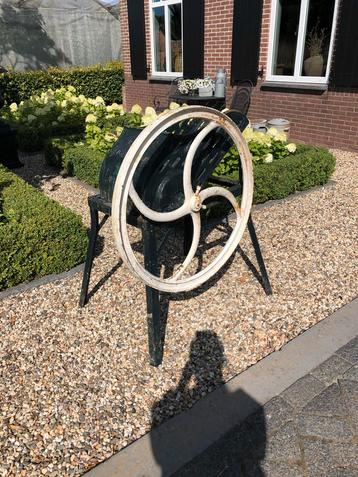 Antieke Bietenmolen - Tuindecoratie / Gereedschap Object  Vi beschikbaar voor biedingen