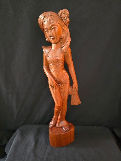 Prachtig Balinees teakhouten gesneden beeld, Indonesië 60 cm, Antiek en Kunst, Kunst | Beelden en Houtsnijwerken, Ophalen of Verzenden