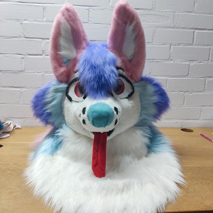 Kleurrijke fursuit head + tail, Hobby en Vrije tijd, Kostuums, Theaterbenodigdheden en LARP, Nieuw, Ophalen of Verzenden