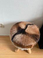 Leuke bijzetkruk met vacht, Gebruikt, Bruin, Ophalen of Verzenden, Eén