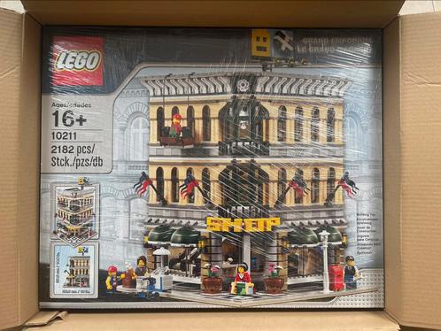 Lego 10211 Grand Emporium - nieuw in verzegelde doos MISB, Kinderen en Baby's, Speelgoed | Duplo en Lego, Nieuw, Lego, Complete set